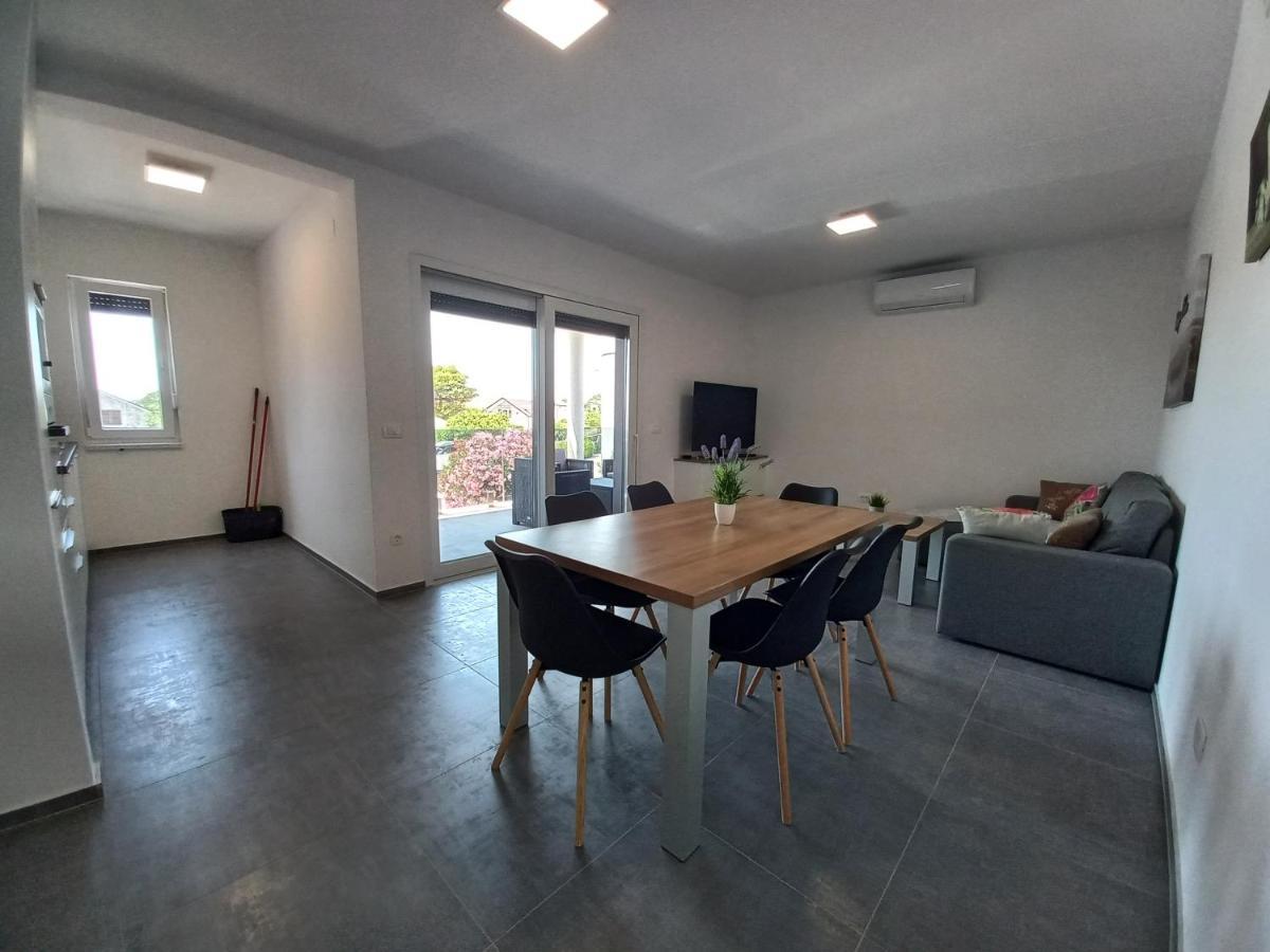 Apartment Martina Vir Exterior photo