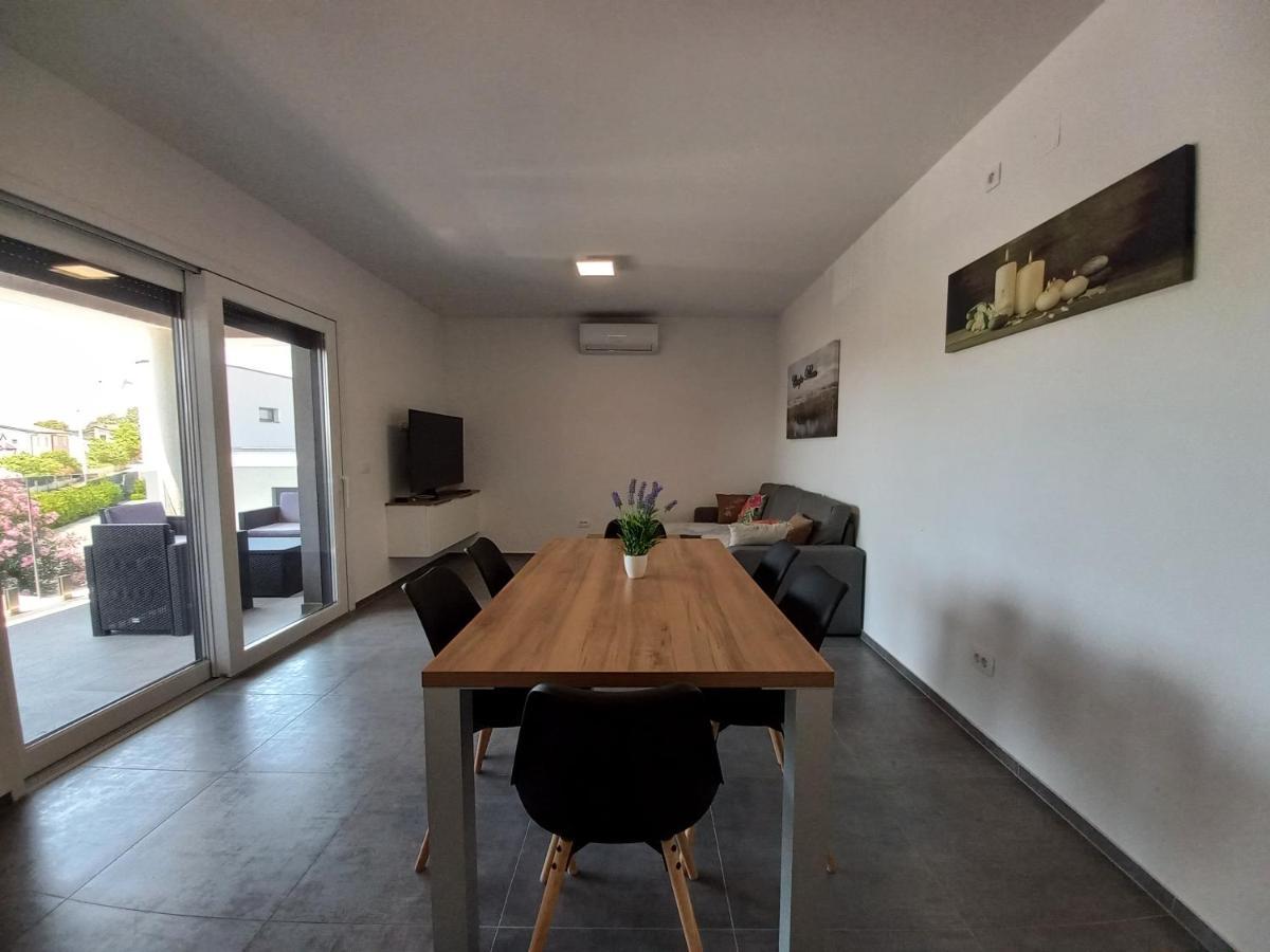 Apartment Martina Vir Exterior photo